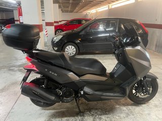 Wottan Storm-T 125cc con baúl GIVI 34L