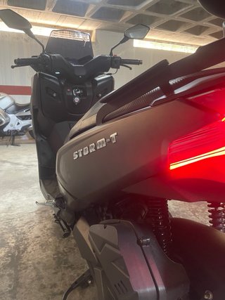 Wottan Storm-T 125cc con baúl GIVI 34L