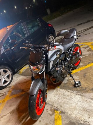 Yamaha MT-07 Negra y Roja
