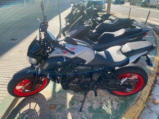 Yamaha MT-07 Negra y Roja