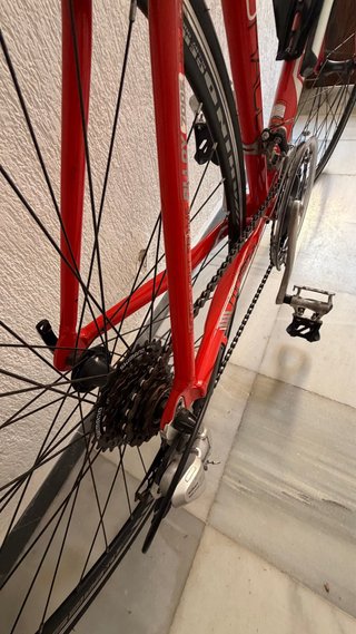 Bicicleta de carretera roja
