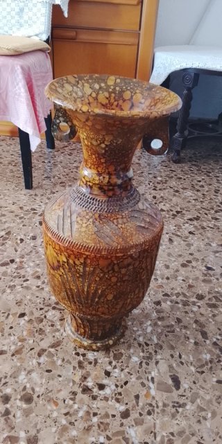 Mesa auxiliar redonda mármol y forja