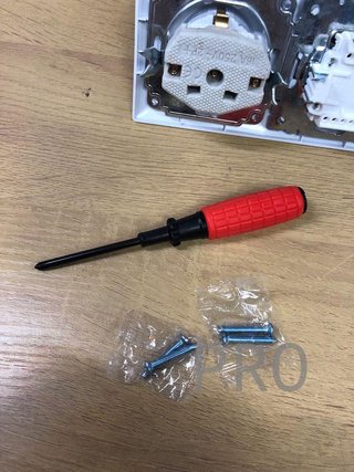 Interruptor doble con base schuko
