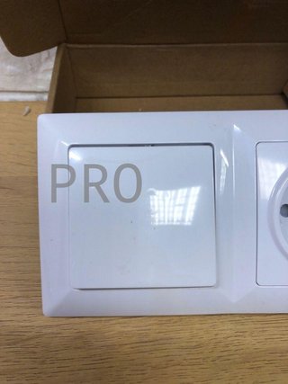 Interruptor doble con base schuko