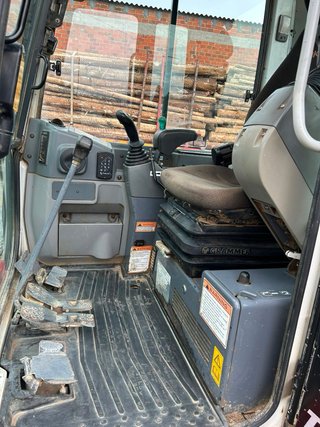 Excavadora Takeuchi TB250