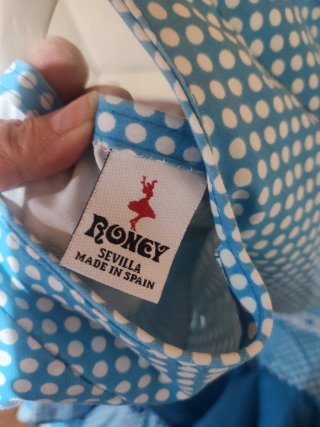 Traje de flamenca azul con lunares