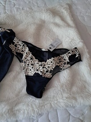 Conjunto lencería azul y beige