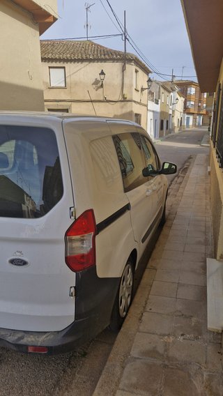 Ford E-Transit Courier 2018