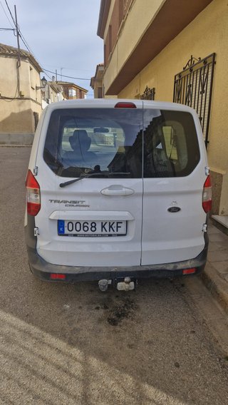 Ford E-Transit Courier 2018