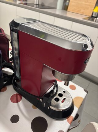 Cafetera DeLonghi Dedica Roja