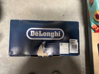 Cafetera DeLonghi Dedica Roja