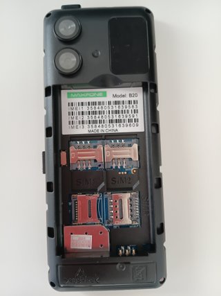 TELÉFONO MAXFONE B20. (TRES SIM). Tfno: 601444725.