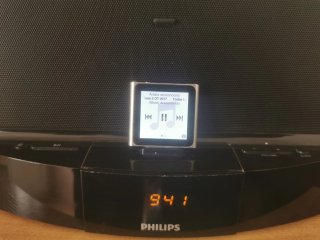 iPod Nano 6ª Gen + Base Altavoz Philips Negra