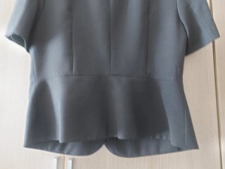 Traje de falda y blazer negro