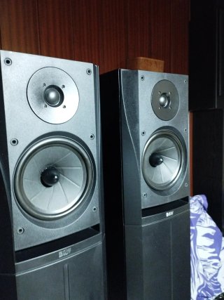 Altavoces Bowers & Wilkins Negros