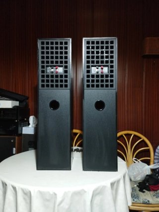 Altavoces Bowers & Wilkins Negros