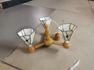 Lámpara de techo de madera y cristal