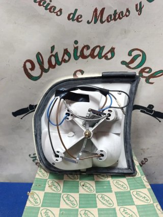 Piloto trasero derecho Peugeot 504