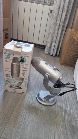Micrófono Blue Yeti Plata