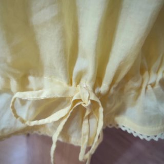 Blusa de tirantes amarilla