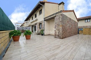 Casa adosada en venta en Entrambasaguas
