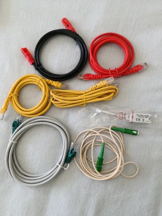 Lote de cables de red y fibra óptica