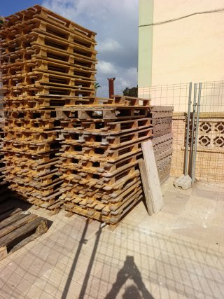 Pallet di legno per poltrone