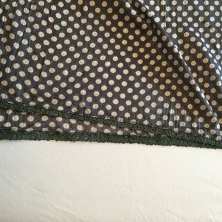 Scialle grigio e bianco con pois
