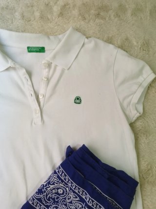 Polo Benetton Blanco y Bandana Azul