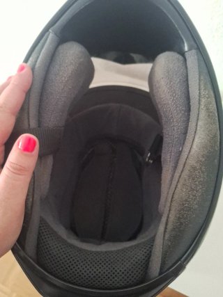 Casco de moto negro con visera mujer
