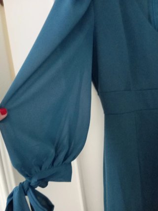 Vestido azul invitada manga abullonada