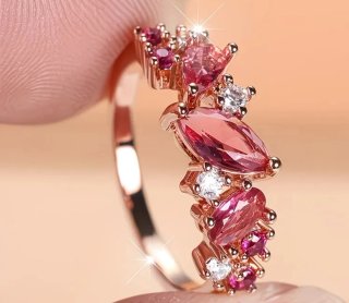 Anillo Chapado Oro Circonitas Rosas. Talla 7