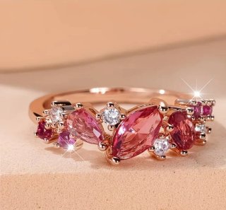 Anillo Chapado Oro Circonitas Rosas. Talla 7