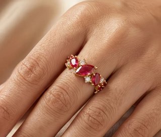 Anillo Chapado Oro Circonitas Rosas. Talla 7