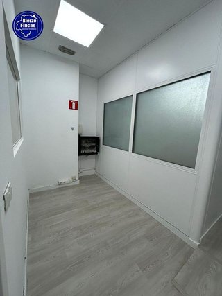 Local comercial en alquiler en La Chantría - La Lastra en León