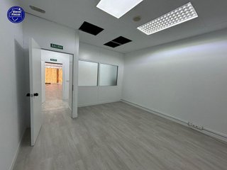 Local comercial en alquiler en La Chantría - La Lastra en León