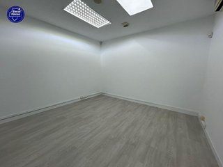 Local comercial en alquiler en La Chantría - La Lastra en León