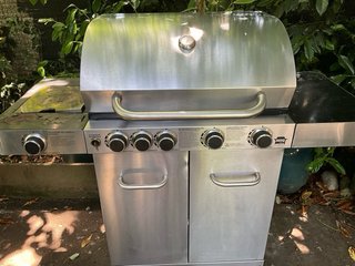 Barbecue a gas funzionante. Ritiro in loco