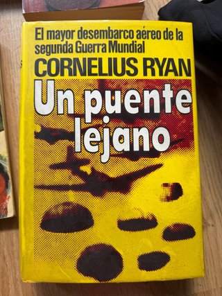 Libro antiguo sobre la segunda guerra mundial