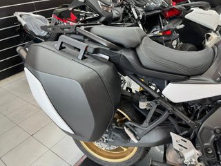 Yamaha Tracer 9 GT Blanca y Dorada