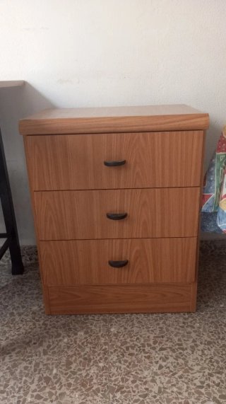 Mesita de noche de madera