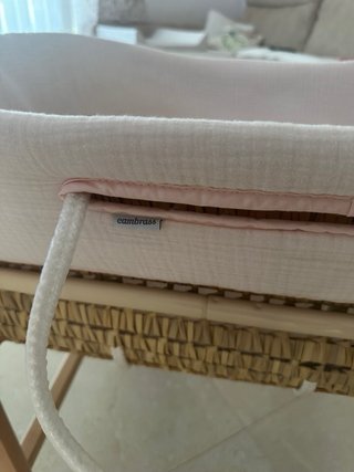 Moisés de mimbre con soporte