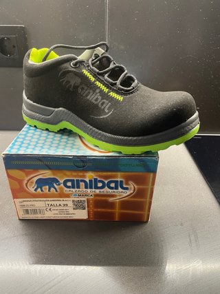 (NUEVOS) Zapatos de seguridad Anibal Talla 39