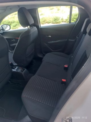 Peugeot 208 2021