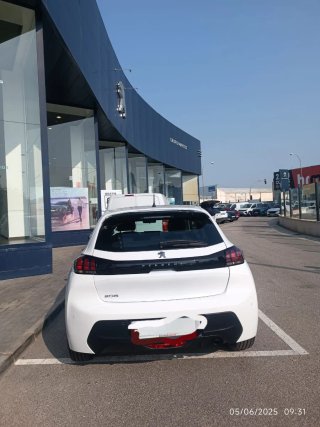 Peugeot 208 2021