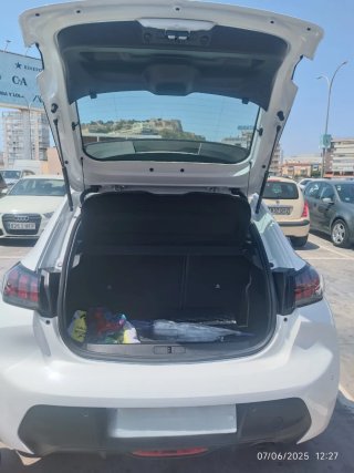 Peugeot 208 2021