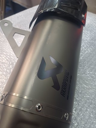 Escape Akrapovic Yamaha R7 22'-23'