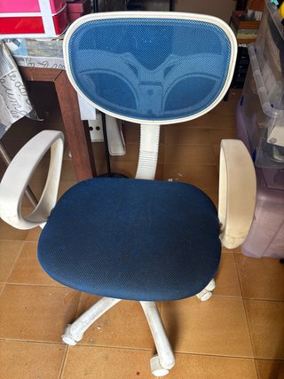 Silla de escritorio azul y blanca