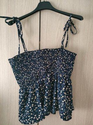 Top de tirantes con flores