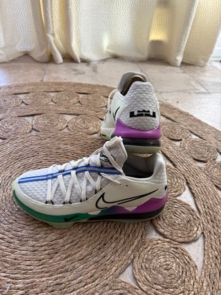 Zapatillas Nike LeBron XVII Low, Fotoluminiscentes